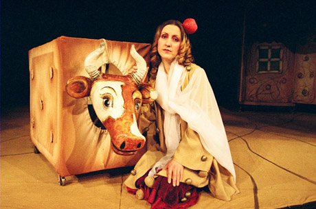 Teatras atsisveikina su Princese ir mylinčiomis moterimis Teatras atsisveikina su Princese ir mylinčiomis moterimis