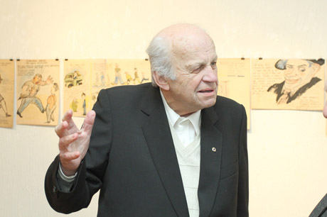 Vytenis Rimkus linksmino publiką senais sienlaikraščiais Vytenis Rimkus linksmino publiką senais sienlaikraščiais