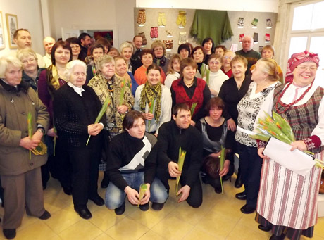 Tautodailininkai pristato savo kūrybą Tautodailininkai pristato savo kūrybą