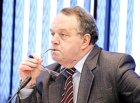 Partijų viršūnėlės su apačiomis nesusitarė Partijų viršūnėlės su apačiomis nesusitarė