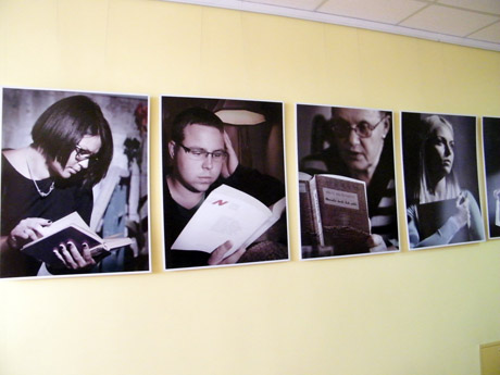 Bibliotekoje – fotografijų paroda apie skaitančius žmones Bibliotekoje – fotografijų paroda apie skaitančius žmones
