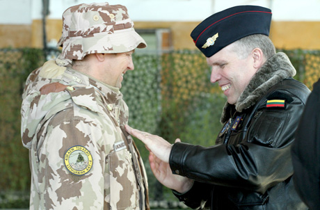 Afganistane lietuviai mokė pilotus Afganistane lietuviai mokė pilotus