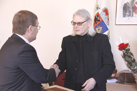 Pasveikintas premiją pelnęs fotomenininkas Pasveikintas premiją pelnęs fotomenininkas