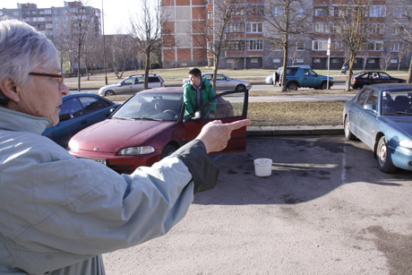 Karas kiemuose Karas kiemuose