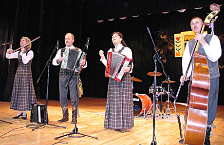 Radviliškiečius vėl sukvietė kapelų festivalis Radviliškiečius vėl sukvietė kapelų festivalis