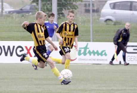 Šiaulių jaunieji futbolininkai rungėsi su vilniečiais Šiaulių jaunieji futbolininkai rungėsi su vilniečiais