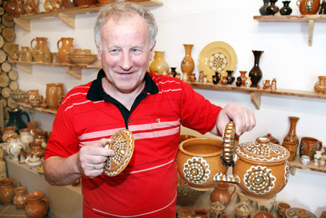 Trečios kartos puodžius tradiciją saugo molyje Trečios kartos puodžius tradiciją saugo molyje