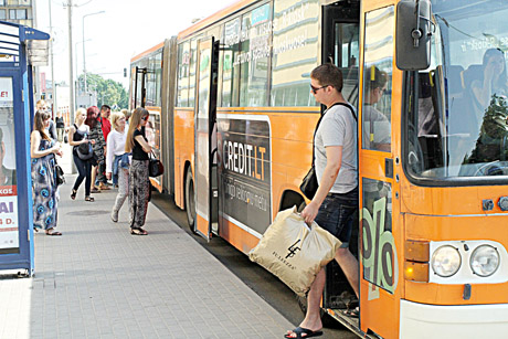 Į Šiaulių autobusus – tik pro priekines duris Į Šiaulių autobusus – tik pro priekines duris