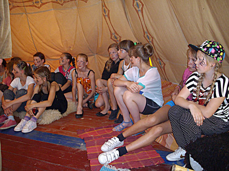 Mokyklos sportininkai tapo indėnais