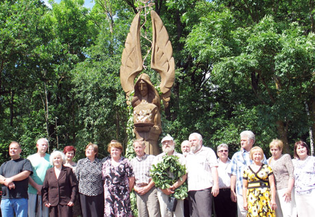 Į išnykusį kaimą šaukia angelas Į išnykusį kaimą šaukia angelas