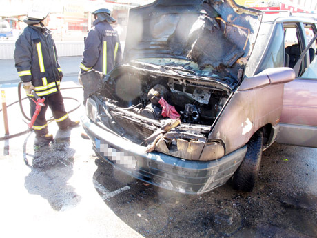 Turgavietėje užsidegė automobilis Turgavietėje užsidegė automobilis