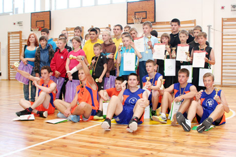 Atostogaujantiems vaikams organizuotas krepšinio turnyras Atostogaujantiems vaikams organizuotas krepšinio turnyras