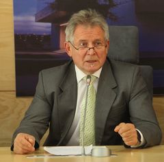 Darbštus ir tinginiui privalės uždirbti Darbštus ir tinginiui privalės uždirbti