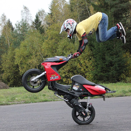 Akrobatinių triukų čempionas skraidys ir motociklu Akrobatinių triukų čempionas skraidys ir motociklu