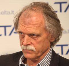 Valdininkijai atlyginimų mažinti negalima Valdininkijai atlyginimų mažinti negalima