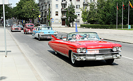 Festivalis atidarytas autodinozaurų paroda Festivalis atidarytas autodinozaurų paroda