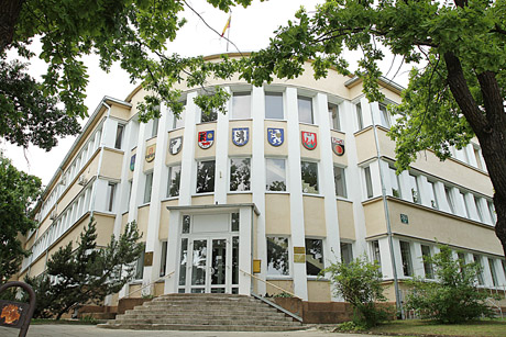 Savivaldybei gresia iškraustymas Savivaldybei gresia iškraustymas