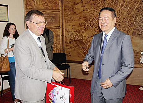 Ambasadorių sudomino uogos Ambasadorių sudomino uogos