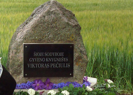 Knygnešio atminimui atidengtas paminklinis akmuo Knygnešio atminimui atidengtas paminklinis akmuo