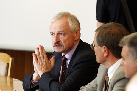 Ministras Menų inkubatorių laiko savivaldos reikalu Ministras Menų inkubatorių laiko savivaldos reikalu