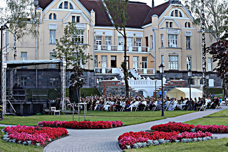 Vilos parke skambėjo prancūziška muzika Vilos parke skambėjo prancūziška muzika