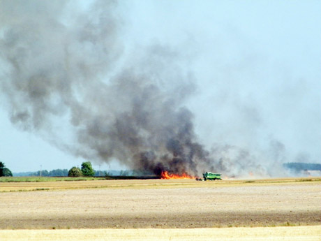 Degė javų laukas, o pagalbos skambutis klaidžiojo Degė javų laukas, o pagalbos skambutis klaidžiojo