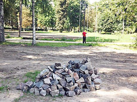Kuršėnų parkas lieka nesutvarkytas Kuršėnų parkas lieka nesutvarkytas