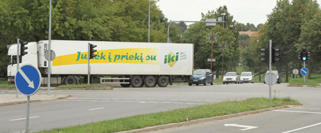 Siūloma naktį riboti krovininio transporto eismą Siūloma naktį riboti krovininio transporto eismą