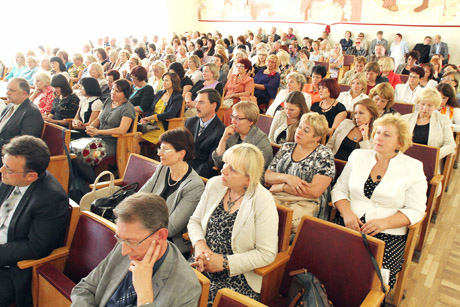 Mokslo metus pradeda 14300 mokinių ir 1500 pedagogų Mokslo metus pradeda 14300 mokinių ir 1500 pedagogų