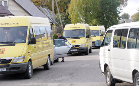 Suremontuotas mokyklinis autobusas nevažinėja Suremontuotas mokyklinis autobusas nevažinėja