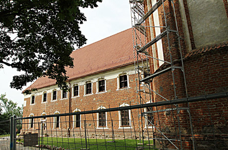 Smūgis iš dangaus: į Tytuvėnų vienuolyną trenkė žaibas Smūgis iš dangaus: į Tytuvėnų vienuolyną trenkė žaibas