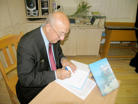 Pristatyta piloto Romualdo Račkausko prisiminimų knyga Pristatyta piloto Romualdo Račkausko prisiminimų knyga