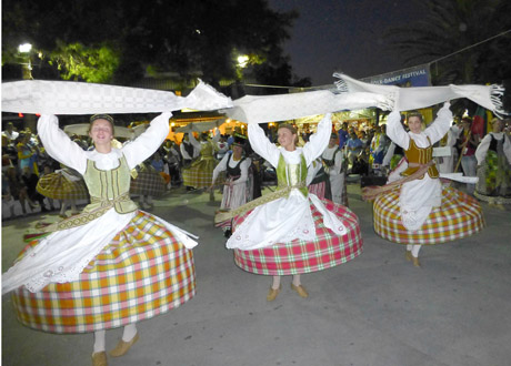 „Želmenėliai“ šoko po Graikijos saule „Želmenėliai“ šoko po Graikijos saule