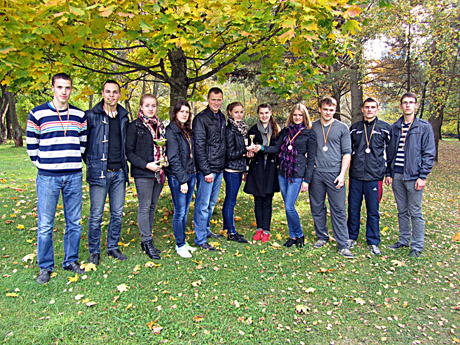 Studentai lenktyniavo estafetinio bėgimo varžybose Studentai lenktyniavo estafetinio bėgimo varžybose
