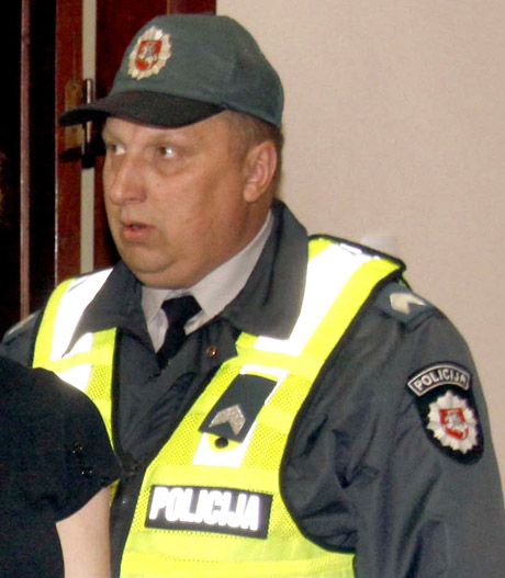 Policininkas ir sirgdamas sulaikė vagį Policininkas ir sirgdamas sulaikė vagį