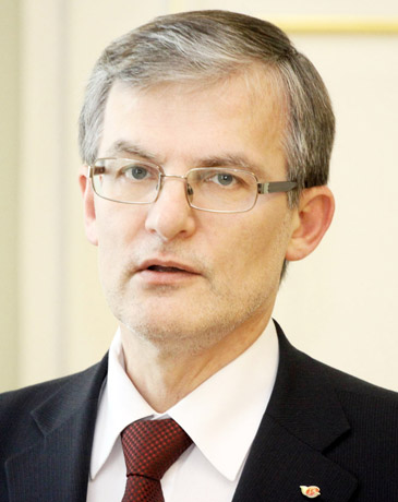 Ar įmanoma tarnauti dviem šeimininkams? Ar įmanoma tarnauti dviem šeimininkams?