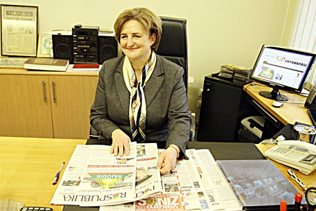 Seimo Pirmininkė Visuomenės informavimo įstatymą aptarė su didžiausios šalyje „Respublikos leidinių grupės“ žurnalistais Seimo Pirmininkė Visuomenės informavimo įstatymą aptarė su didžiausios šalyje „Respublikos leidinių grupės“ žurnalistais