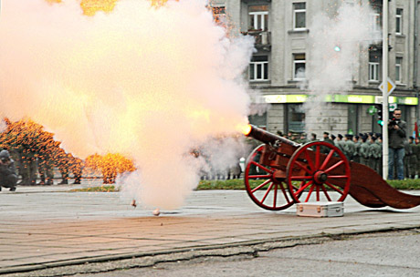 Patrankos salvė kariuomenės garbei Patrankos salvė kariuomenės garbei