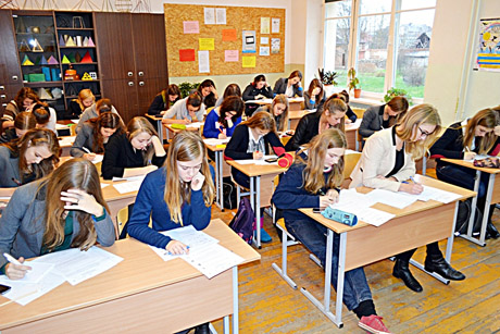 Matematikos žinias tikrinosi komandos ir merginos Matematikos žinias tikrinosi komandos ir merginos