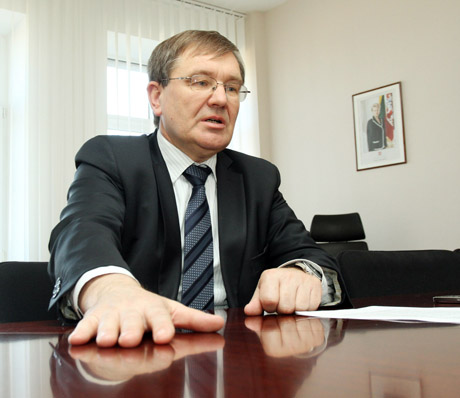 Valdžios cinizmo gniūžtė didėja Valdžios cinizmo gniūžtė didėja