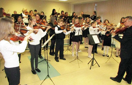 Festivalyje skambėjo smuikai Festivalyje skambėjo smuikai