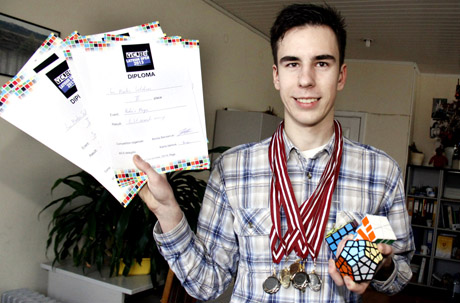 Rubiko kubo meistras susižėrė apdovanojimus Rubiko kubo meistras susižėrė apdovanojimus