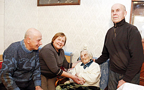 Pasveikinta 101-erių metų šiaulietė Pasveikinta 101-erių metų šiaulietė