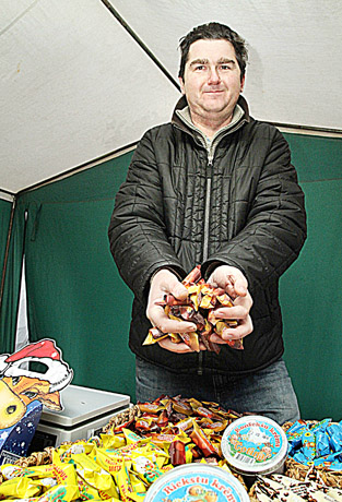 Saldaturgyje – tik vienas saldainių prekeivis Saldaturgyje – tik vienas saldainių prekeivis