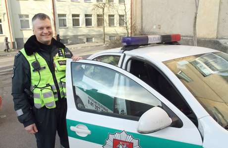 Šiaulietis policininkas kyšininkams nepakantus Šiaulietis policininkas kyšininkams nepakantus