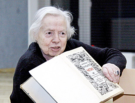 K. Donelaitį skaitė šešiomis kalbomis K. Donelaitį skaitė šešiomis kalbomis