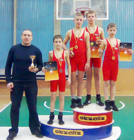 Trys jaunieji imtynininkai tapo šalies čempionais Trys jaunieji imtynininkai tapo šalies čempionais