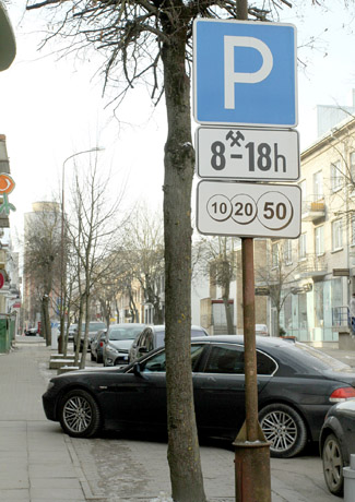 Parkomatai pinigus ryja ir neteisėtai Parkomatai pinigus ryja ir neteisėtai