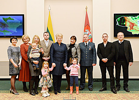 Pusseserę išgelbėjusią trimetę apdovanojo Prezidentė Pusseserę išgelbėjusią trimetę apdovanojo Prezidentė