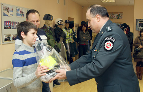 Mažajam šiauliečiui dėkoja policija Mažajam šiauliečiui dėkoja policija